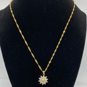 Necklace Gold tone